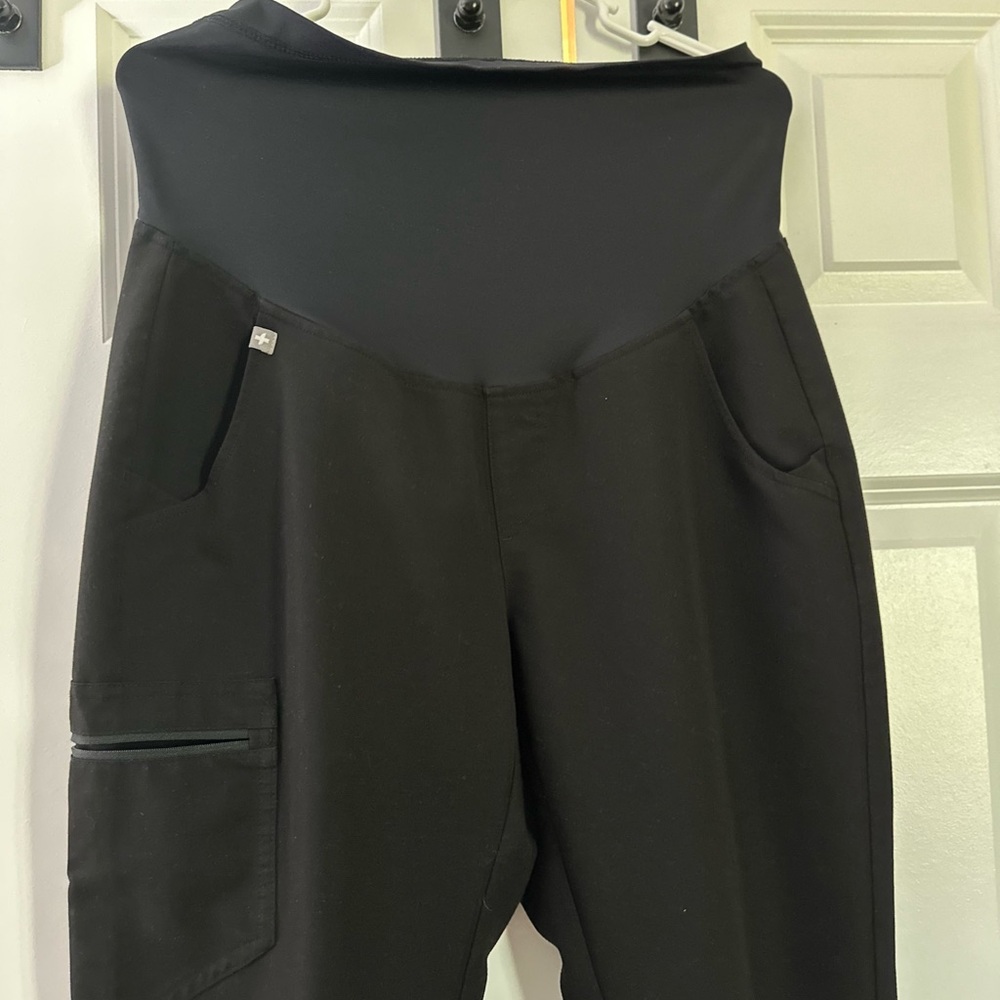 COPY - FIGS MATERNITY Black High-Waisted Pants with Pockets